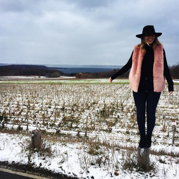 Meet your Posher, Haley - Picture 3 of 3